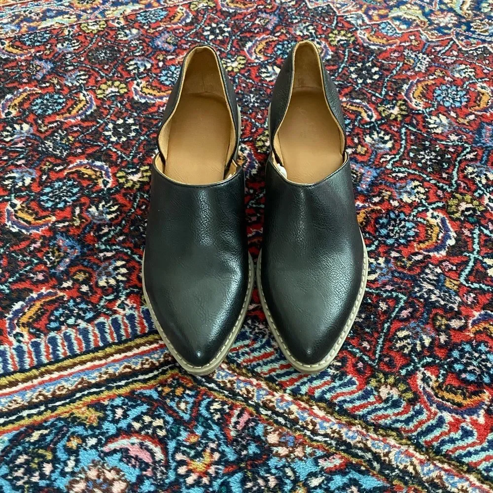 Universal Thread Black Leather Slip‑On Shoes – NWOT – Size 7